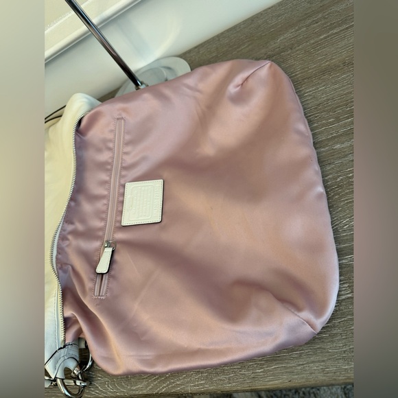 Coach Elegant Cream Leather Shoulder Bag - Picture 7 of 16